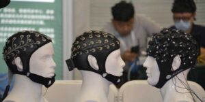 control mental en conferencia mundial de robots 2021